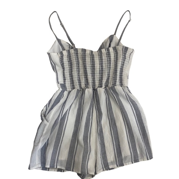 Sky and Sparrow blue and white striped romper Size XS - Picture 4 of 6